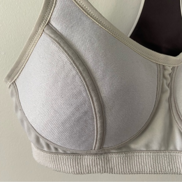 3/$30💚Champion grey and white Shape T-back sports bra size 36B - Picture 13 of 15